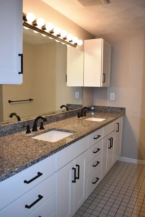 Bath - 10 Oak Ridge Dr #3, Maynard, MA 01754 photo 1 of 1