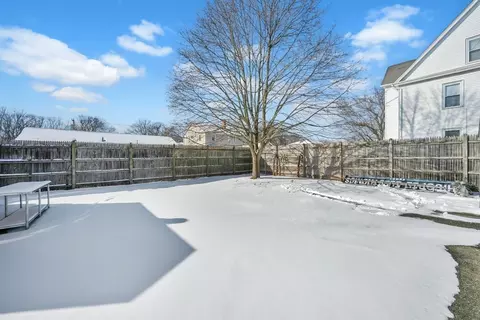 277 Grattan St, Chicopee, MA 01020 photo 5