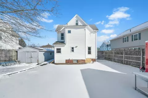 277 Grattan St, Chicopee, MA 01020 photo 2