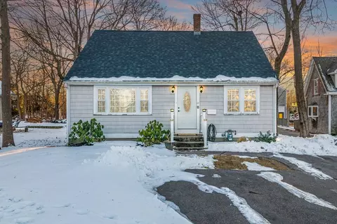 67 Hersey St, Hingham, MA 02043