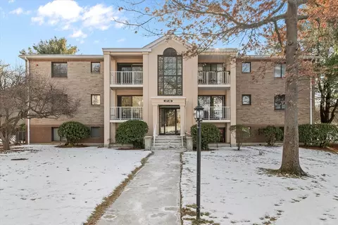 11 Bourbon St #38, Peabody, MA 01960