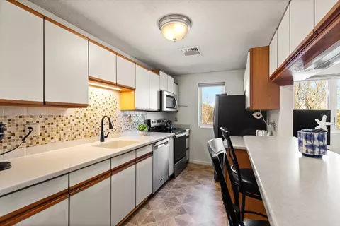 38 Dunham Rd #309, Beverly, MA 01915 photo 5
