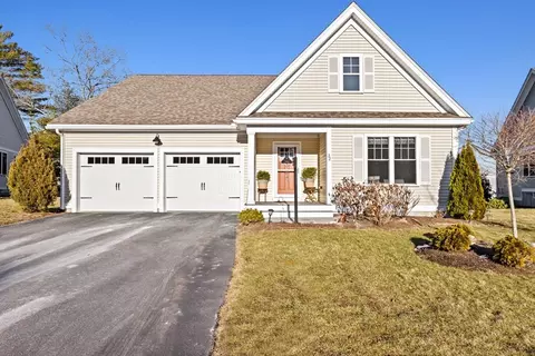 32 Summersweet Cir #32, Plymouth, MA 02360
