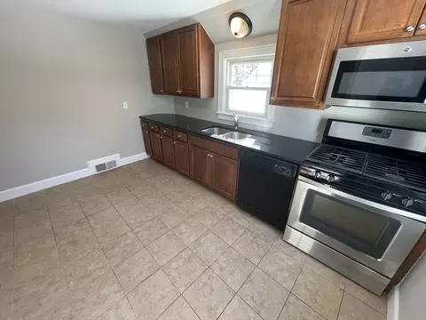 128 Tiffany St, Springfield, MA 01108 photo 6