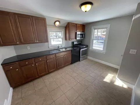 128 Tiffany St, Springfield, MA 01108 photo 8