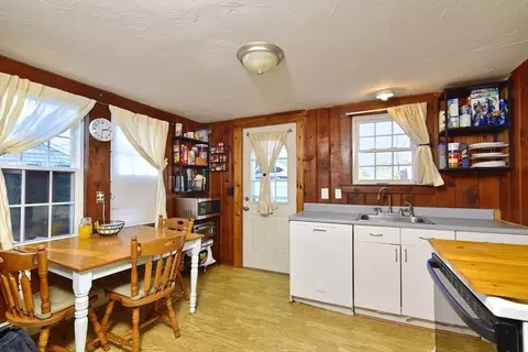 2 Pine St, Wareham, MA 02571 photo 5