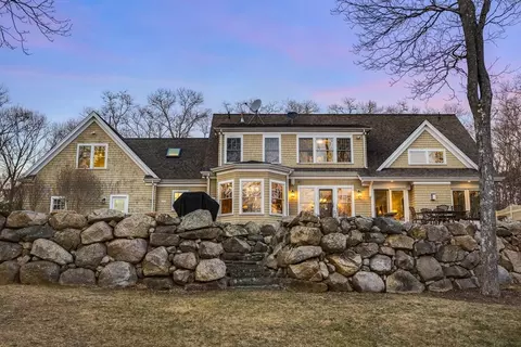 87 Hooppole Rd, Mashpee, MA 02649 photo 2
