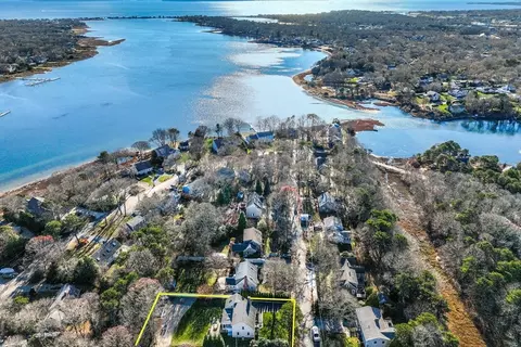 30 Oak Ridge Rd, Falmouth, MA 02536