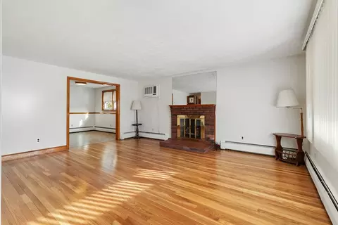 Living - 116 Estes St, Everett, MA 02149 photo 4 of 5