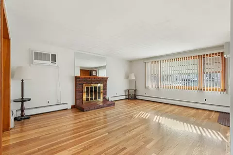 Living - 116 Estes St, Everett, MA 02149 photo 2 of 5