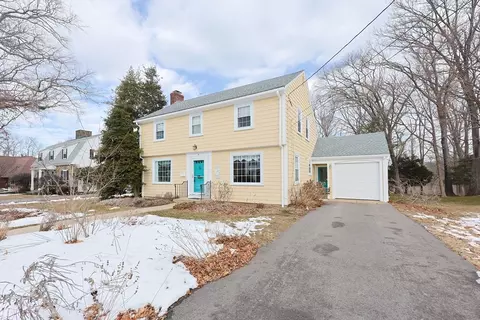 85 Payson St, Attleboro, MA 02703