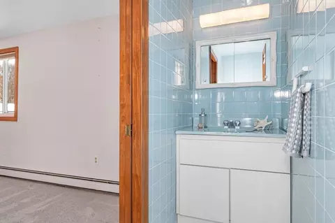 Bath - 63 Deering St, Reading, MA 01867 photo 3 of 3