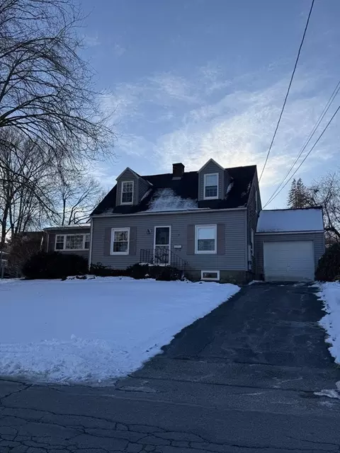8 Manor Rd, Auburn, MA 01501