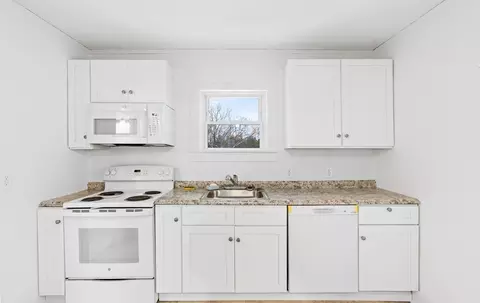 43 Hampstead Pl, Athol, MA 01331 photo 3