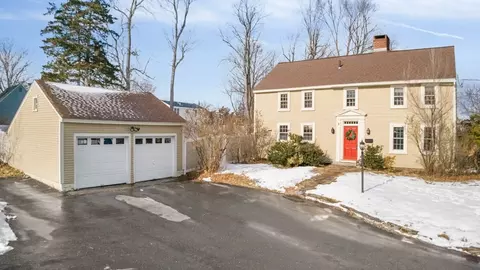 64 Winter St, Leominster, MA 01453