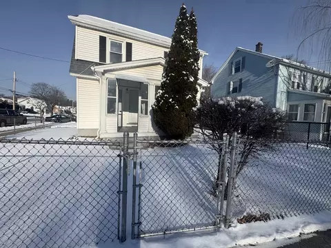1022 Carew St, Springfield, MA 01104 photo 2