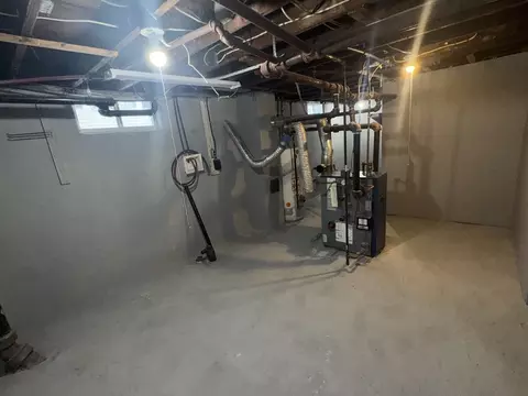 1022 Carew St, Springfield, MA 01104 photo 14