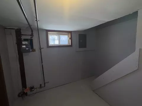 1022 Carew St, Springfield, MA 01104 photo 12