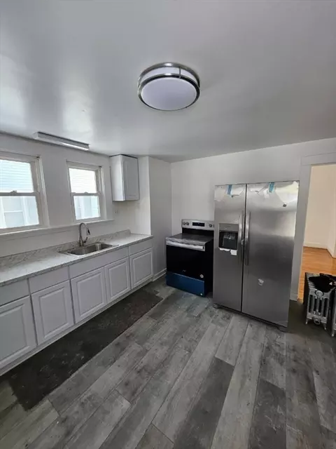 1022 Carew St, Springfield, MA 01104 photo 3