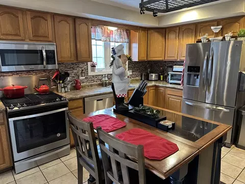28 Ely St, Randolph, MA 02368 photo 2