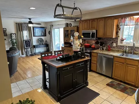 28 Ely St, Randolph, MA 02368 photo 3