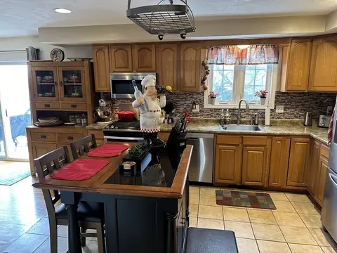 28 Ely St, Randolph, MA 02368 photo 4