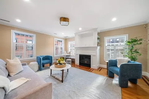 16 Cross St, Boston, MA 02129