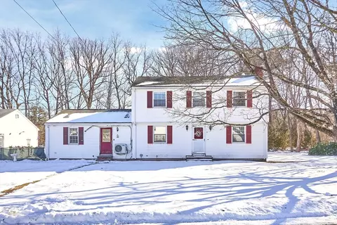 8 Clover Hill Dr, Chelmsford, MA 01824