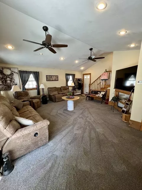 2 6th Ave, Dudley, MA 01571 photo 8