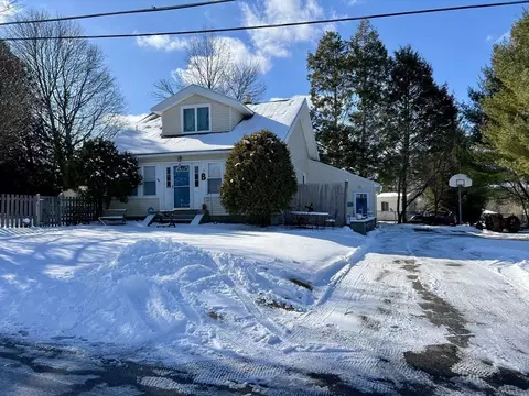 2 6th Ave, Dudley, MA 01571 photo 2