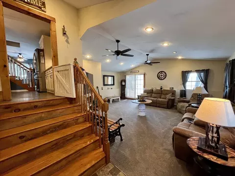 2 6th Ave, Dudley, MA 01571 photo 6