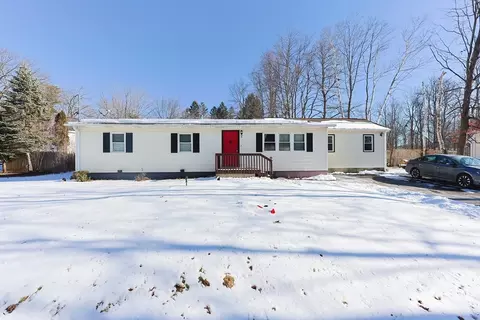35 Columbia Ave, Fitchburg, MA 01420