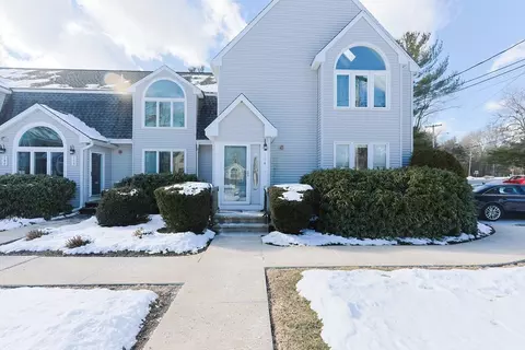 35 Pilgrim Village Rd #104, Taunton, MA 02780