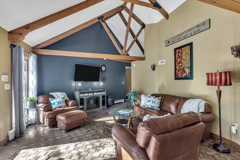 Living - 9 Lan Rd, Sandwich, MA 02563 photo 2 of 5