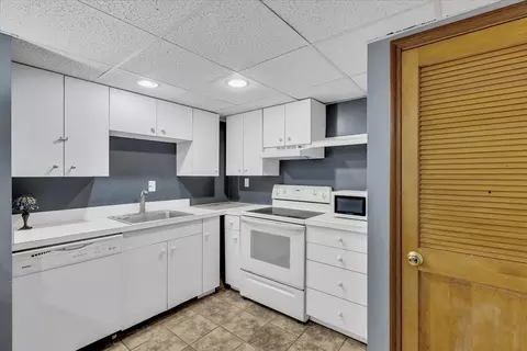Kitchen - 9 Lan Rd, Sandwich, MA 02563 photo 2 of 2