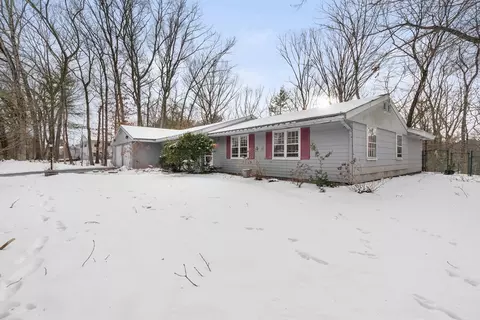 14 Hickory Ln, Framingham, MA 01701
