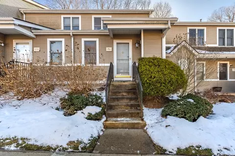 61 Abbey Memorial Dr #156, Chicopee, MA 01020