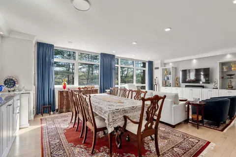77 Florence #406S, Chestnut Hill, MA 02467