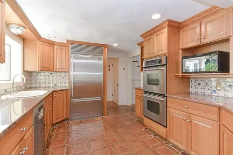 Kitchen - 10 Eaglehead Rd, Manchester, MA 01944 photo 1 of 3