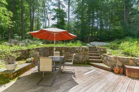 Exterior - 10 Eaglehead Rd, Manchester, MA 01944 photo 5 of 8