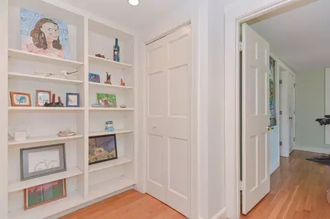 Entry Way - 10 Eaglehead Rd, Manchester, MA 01944 photo 2 of 2