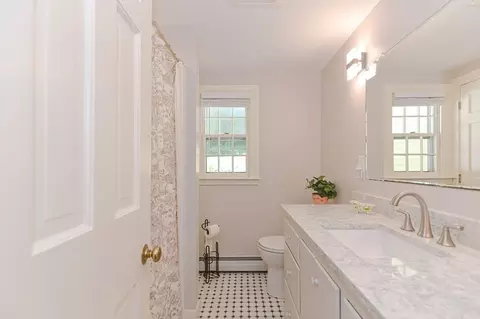 Bath - 10 Eaglehead Rd, Manchester, MA 01944 photo 2 of 2