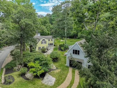 Exterior - 10 Eaglehead Rd, Manchester, MA 01944 photo 2 of 8