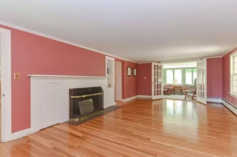 Living - 10 Eaglehead Rd, Manchester, MA 01944 photo 1 of 2