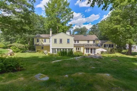 Exterior - 10 Eaglehead Rd, Manchester, MA 01944 photo 7 of 8