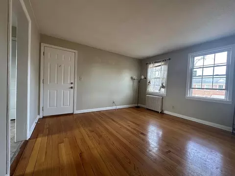 Living - 481 Cold Spring Ave #2A, West Springfield, MA 01089 photo 2 of 2
