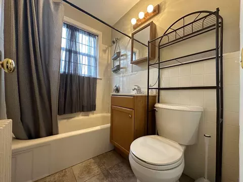 Bath - 481 Cold Spring Ave #2A, West Springfield, MA 01089 photo 1 of 1