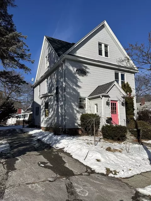 8 Ferdinand St, Worcester, MA 01603