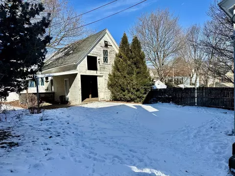 8 Ferdinand St, Worcester, MA 01603 photo 3