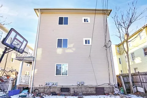 35 Arthur St, Worcester, MA 01604 photo 36